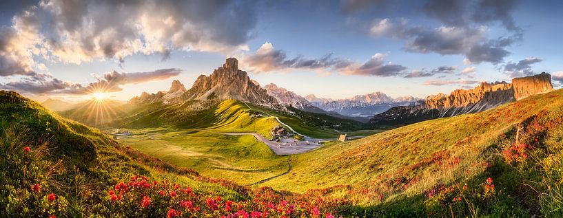 Zonsondergang in de Alpen bij Passo Giau in de Dolomieten van Voss fotografie