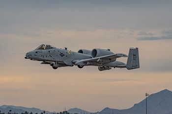 Un Fairchild Republic A-10 Thunderbolt II a décollé de la base aérienne de Nellis lors du salon aéro