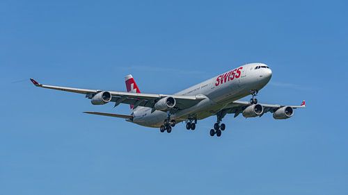 Landende SWISS Airbus A340-300.