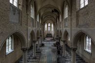 Symmetrie einer verlassenen Kirche von Perry Wiertz Miniaturansicht