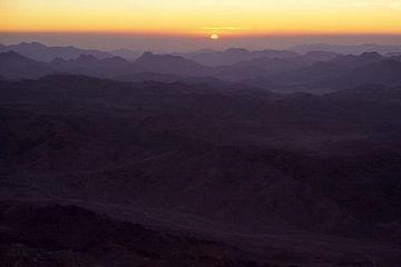 Zonsopkomst boven Egypte van Bob Bleeker