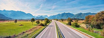 uitzicht vanaf de brug naar Garmisch snelweg, bavarian alpen van SusaZoom