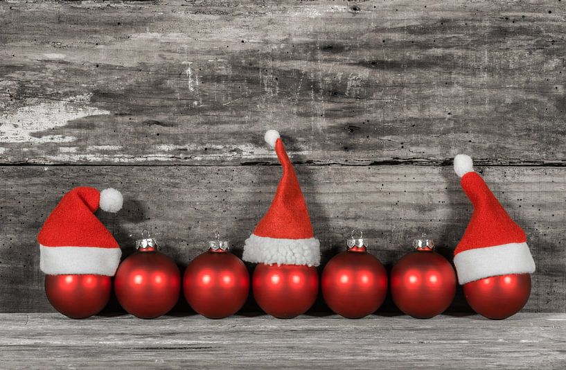 Décoration de boules de Noël rouges par Alex Winter