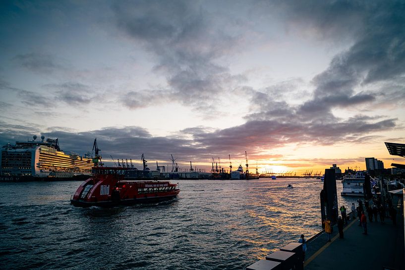 Hamburg by Hello Pompoyo