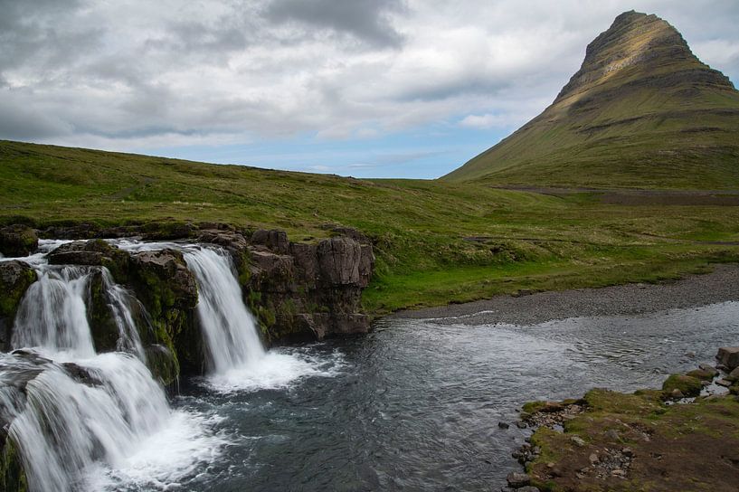 Chutes d'eau de Kirkjufell en Islande par Bianca Fortuin