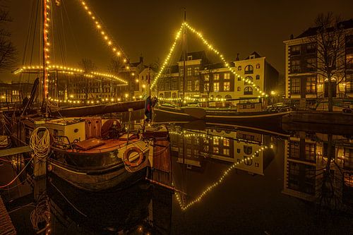 Verlichte schepen in de Lange Haven van Schiedam