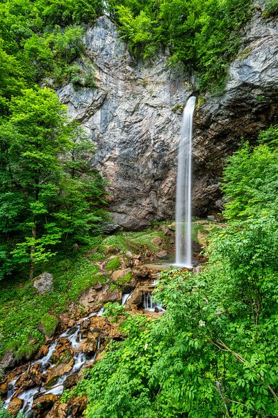 Vue de la cascade de Wildenstein dans la commune de Gallizien par Andreas Völkel
