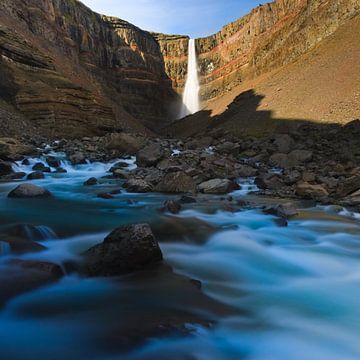 Waterval Hengifoss, IJsland van Henk Meijer Photography