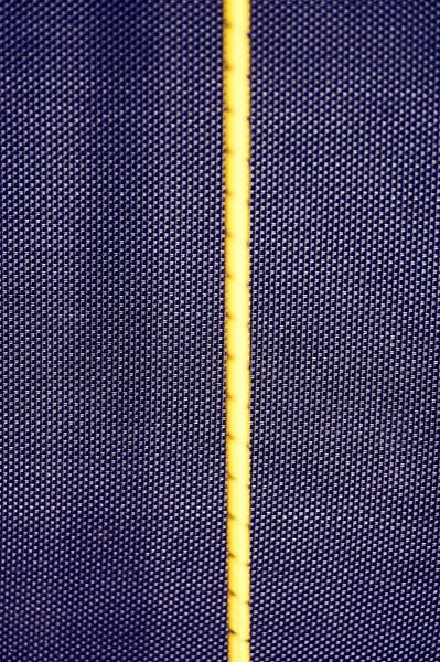 Irisierendes Muster mit gelbem vertikalen Etwas von Michael Moser