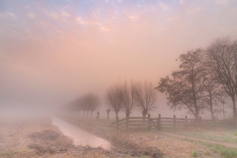 Mistige zonsopkomst bij Delft von Anne-Marie De Vos