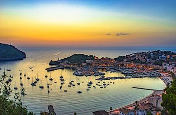 Port de Sóller, idyllische haven op Mallorca, Spanje van Alex Winter