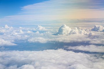 Wolken vanaf boven van Nynke Altenburg