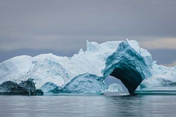 IJsberg met doorkijkje in Disko Bay, Groenland van Martijn Smeets