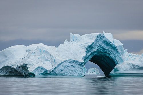 Eisberg mit Aussicht in der Diskobucht, Grönland von Martijn Smeets