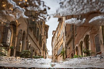 Reflection of an alley. by Karsten Rahn