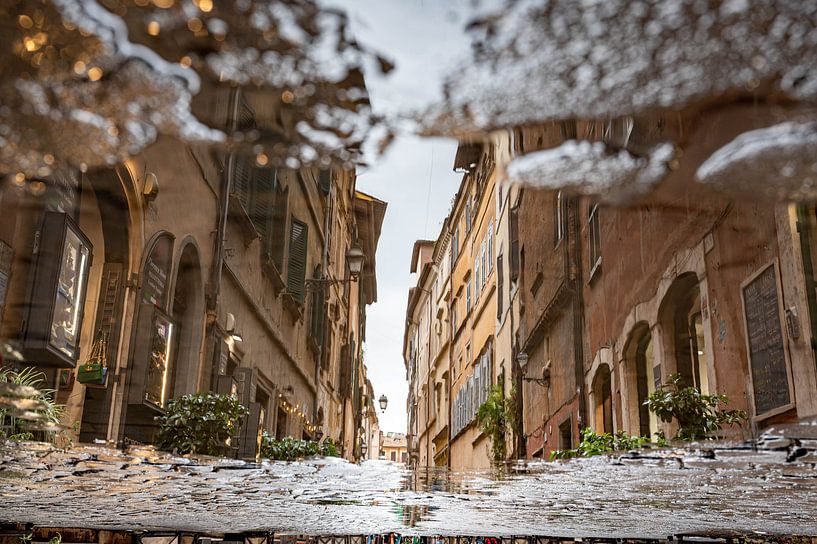 Reflection of an alley. by Karsten Rahn