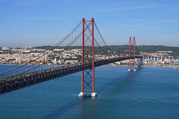 De Ponte de 25 Abril - Prachtig Lissabon van Rolf Schnepp