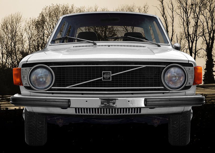 Volvo 144 in white color von aRi F. Huber