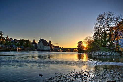 Zonsondergang stenen brug Regensburg
