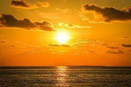 Zonsondergang, Anantara resort, Malediven van Travel Tips and Stories