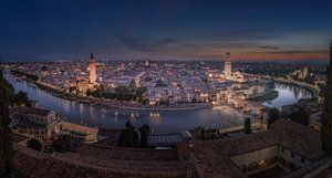 Verona, Blue Hour van Dennis Donders