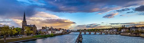 Regenwolken boven Maastricht - Mestreech I van Teun Ruijters