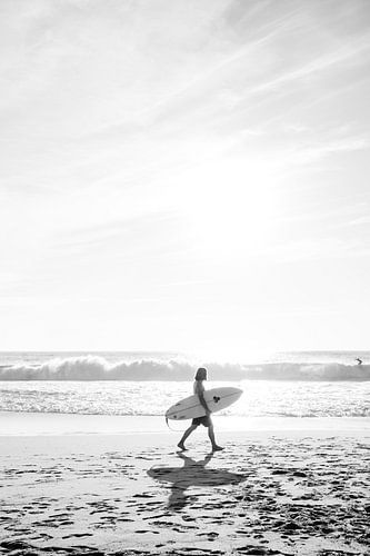 Surfer at Zicatela Beach in Mexico- Surfer beim Sonnenuntergang in Puerto Escondido