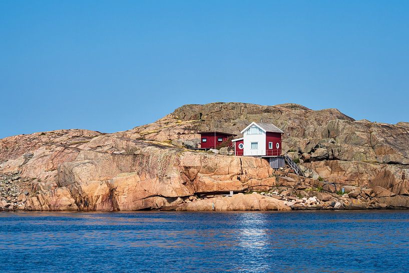 Gebäude auf einer Schäreninseln vor der Stadt Fjällbacka in Schweden von Rico Ködder