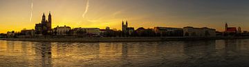 Maagdenburg Skyline Panorama bij zonsondergang