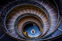 Spiraalpracht: De Sierlijke Trap van het Vaticaan