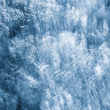 Abstract long exposure, ijzig water in beweging in blauw, vierkant art print - abstracte natuurfotografie