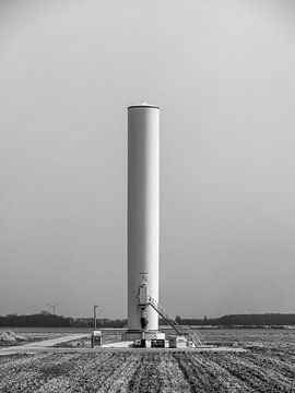 Windmolen in opbouw van Martijn Tilroe