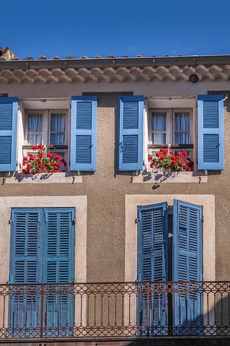 Blauwe ramen in Moustiers-Sainte-Marie