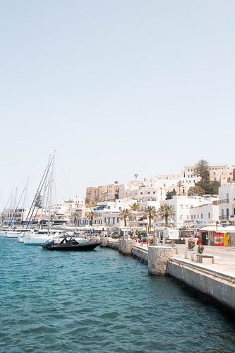Griekse haven met boten en blauw water | fine art fotoprint