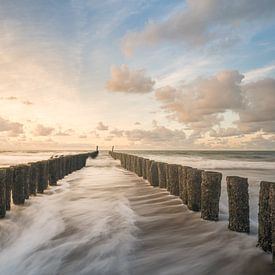 Coucher de soleil atmosphérique sur la plage de Domburg sur John van de Gazelle fotografie