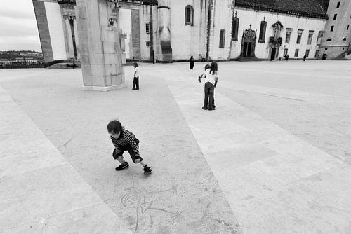 Playing kids at the  Pátio das Escolas of the University of Coimbra 2