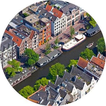 Luchtfoto grachtenpanden Amsterdam van Anton de Zeeuw
