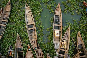 Traditionele vissersbootjes in Myanmar van Jesper Boot