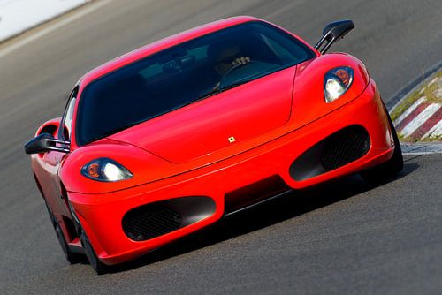 Ferrari F430 sportwagen op het circuit