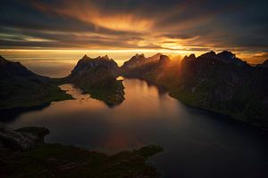 Kjerkfjorden Midnight Sun van Wojciech Kruczynski