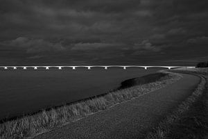 Sonnenstrahlen auf der Zeelandbrücke - Lowkey an der Oosterschelde