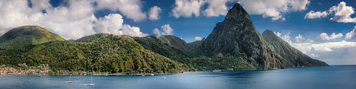 Saint Lucia eiland in het Caribisch gebied met Pitons gebergte.
