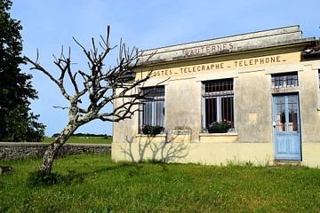 Old, dilapidated post office in French village of Sauternes by Studio LE-gals