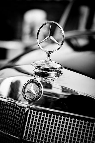 Ikone der Straße - Mercedes Classic Detail in Schwarz-Weiß