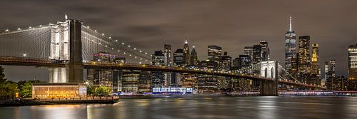 Schilderachtige Brooklyn Bridge impressie bij nacht | Panorama