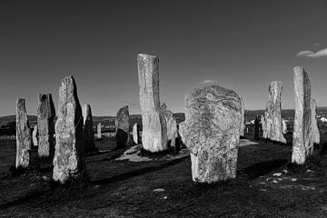 Die Calanais Standing Stones sind eine Sammlung stehender Steine in der Nähe des Dorfes Calanais an der Westküste der Isle of Lewis, einer der Äußeren Hebriden Schottlands. von Rini Kools