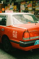 Le taxi rouge classique - un symbole de Hong Kong