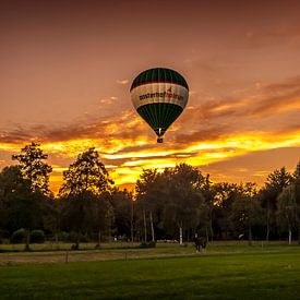 Ballonfahrt bei Sonnenuntergang  von Marcel Braam