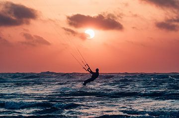 Kitesurfen bij Zonsondergang 2 - Terschelling van Surfen - Alex Hamstra Photography