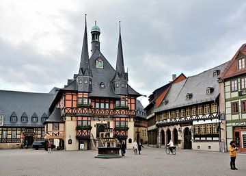 historisch stadhuis van de stad Wernigerode uit het jaar 1420 van Heiko Kueverling